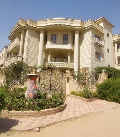 فیلا 11 غرف نوم للبيع في 6 أكتوبر، الجيزة - فيلا للبيع سوبر لوكس في اكتوبر الفردوس
