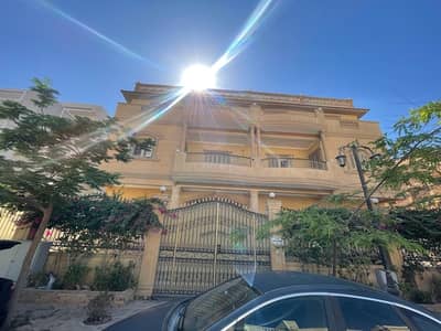 11 Bedroom Villa for Sale in Sheikh Zayed, Giza - " ڤيلا مستقلة شبيهة للقصر "