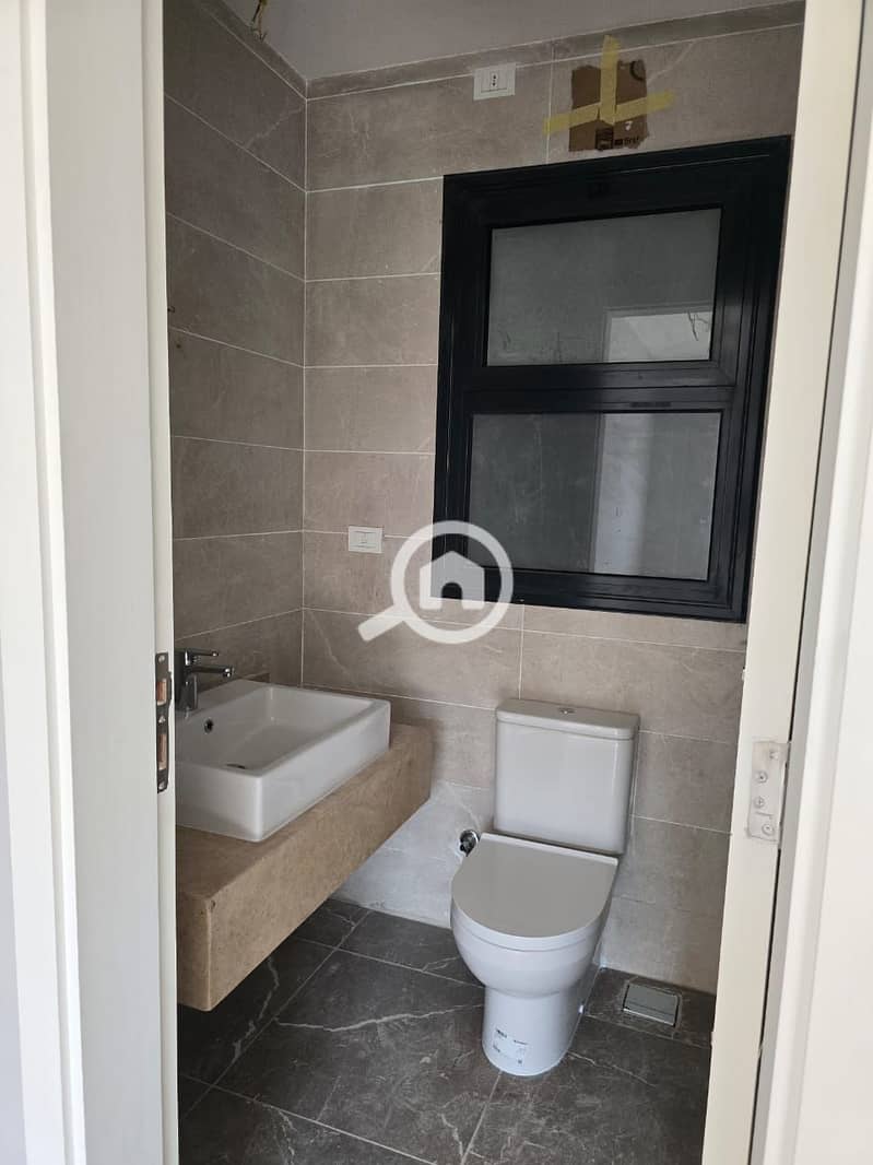 10 WhatsApp Image 2025-11-18 at 5.39. 12 PM. jpeg