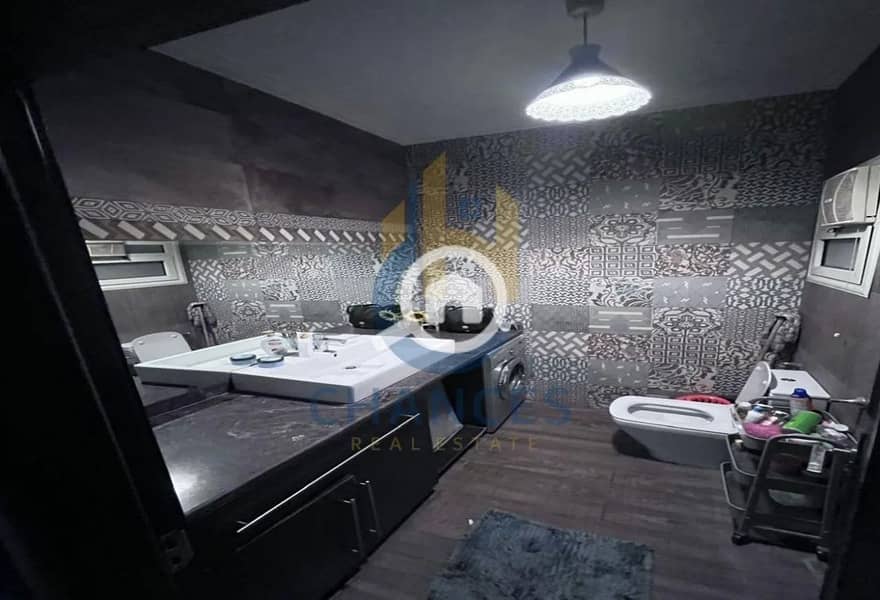 2 2ef0eaabe97a4e4090223844916de8bc. jpg