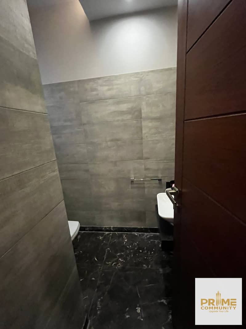 8 WhatsApp Image 2025-11-20 at 18.43. 02_0d336c83. jpg