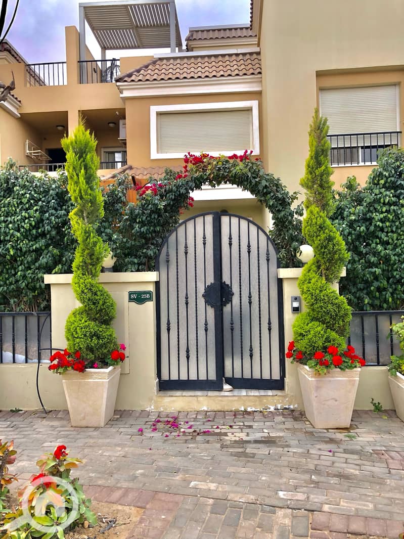 2 e9b5de32-bef0-4910-8d46-5f531fd2e237. jpg