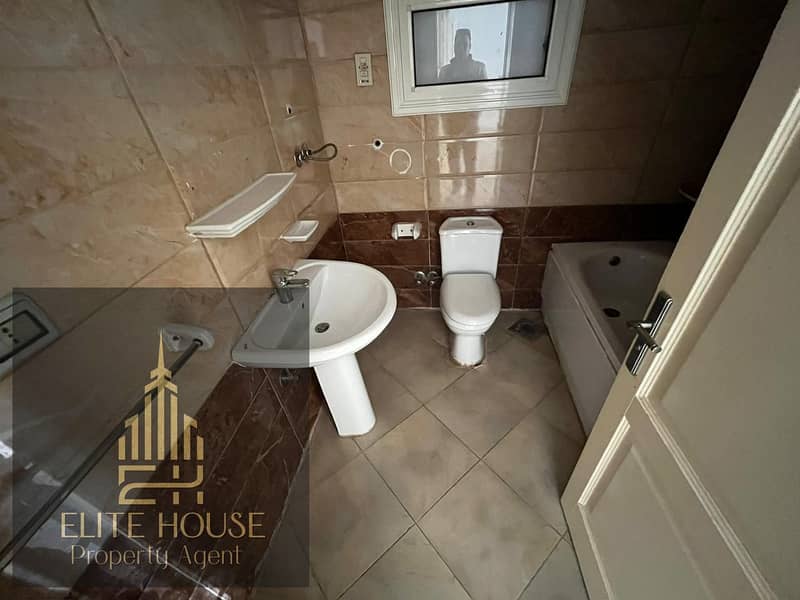 9 cae0461c-7a0f-4d79-b8bb-c65a7bc3b3f0. jpg