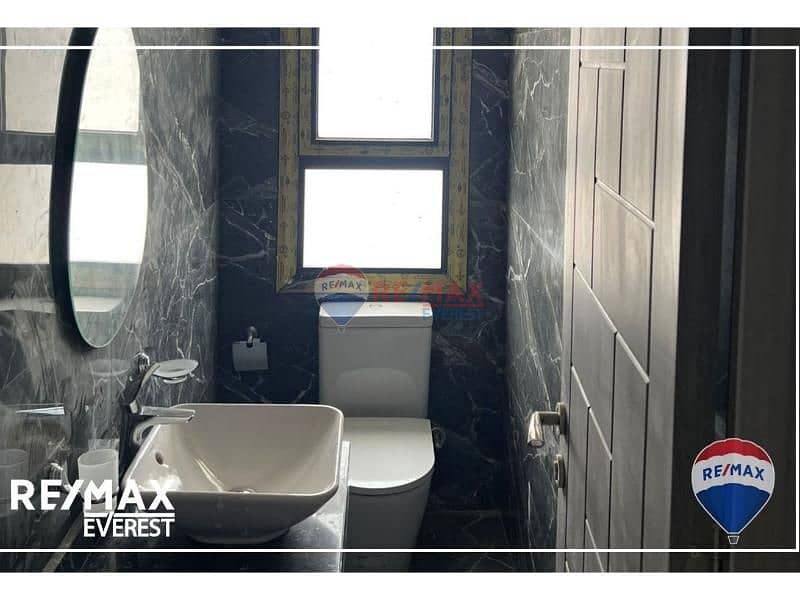 4 8b0b2444-928b-487f-86a8-3f9f96183c2c. jpg