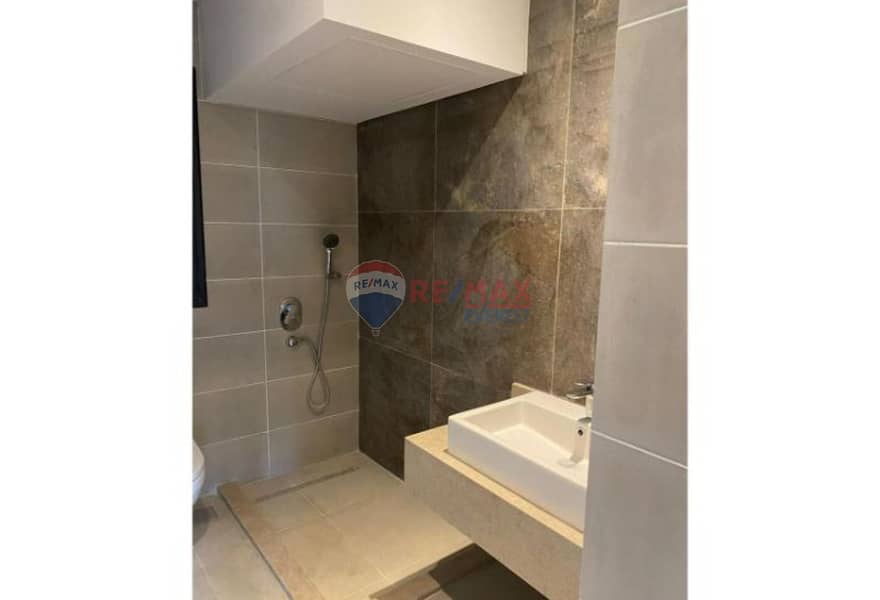 8 fd4feb32-545c-4065-8183-b55b1bd33cdd. jpg