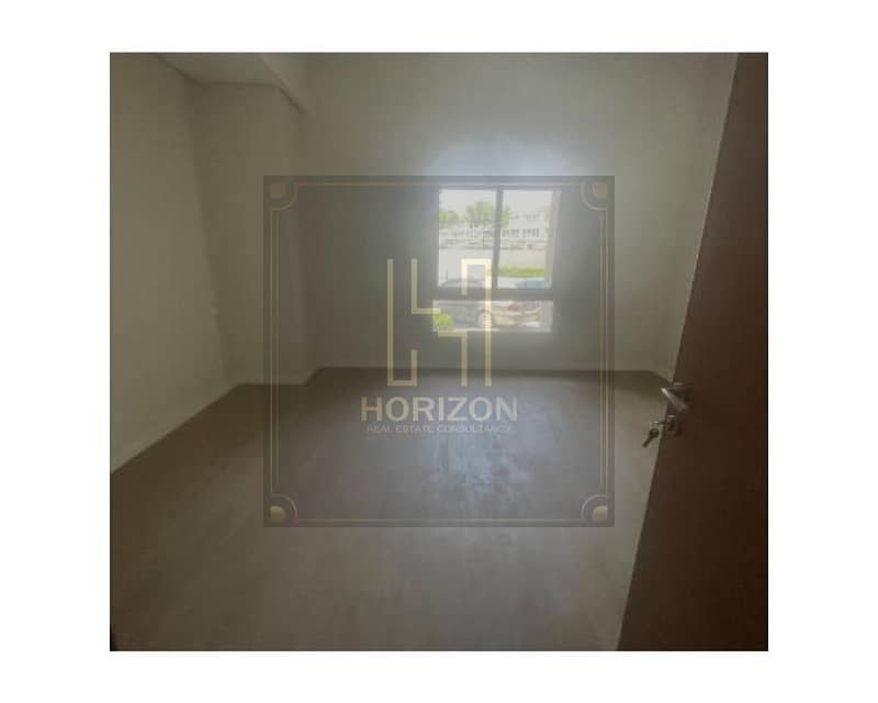 6 6d3081e1-e88e-4424-a8aa-b4f8d2bb9c7c. jpg