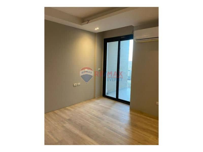 8 f980b883-b6ae-4a56-98b8-e883e37f79d0. jpg