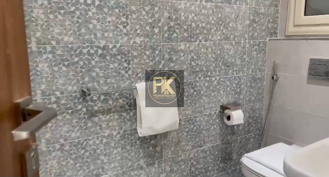 10 04a980bd-91a0-46e6-8fde-699170927e96. jpg