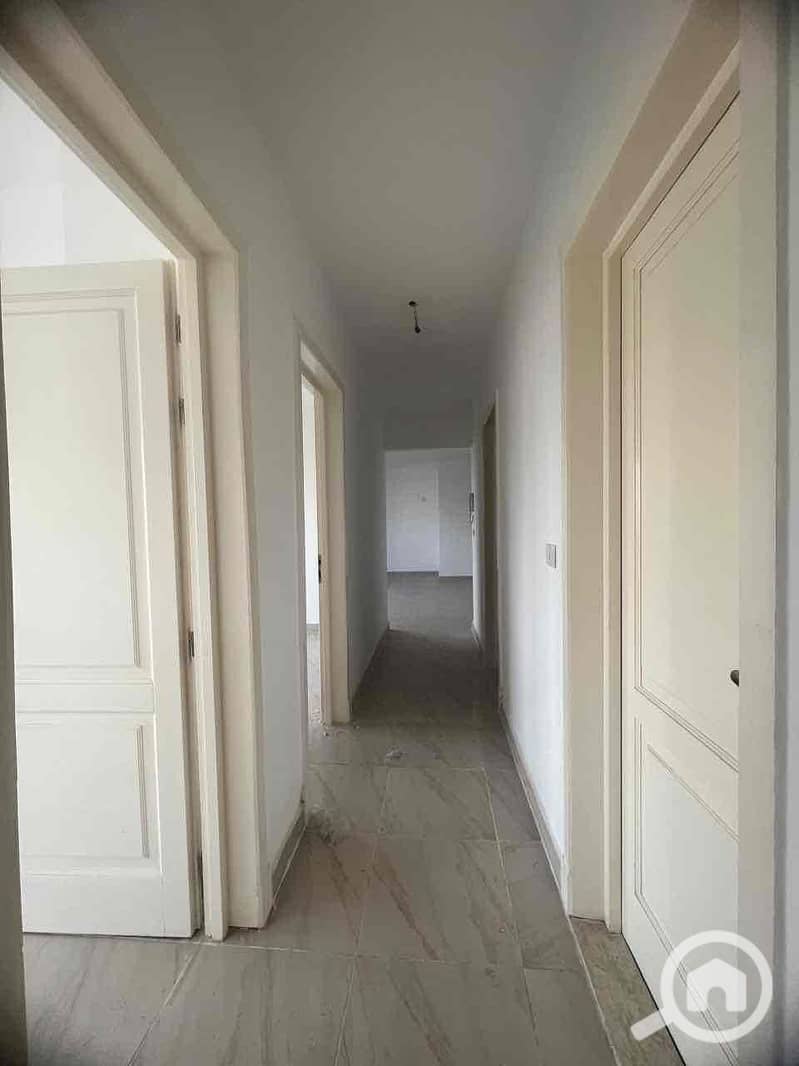 8 68279c54-f1a3-418b-8470-a621bd15cc52. jpg