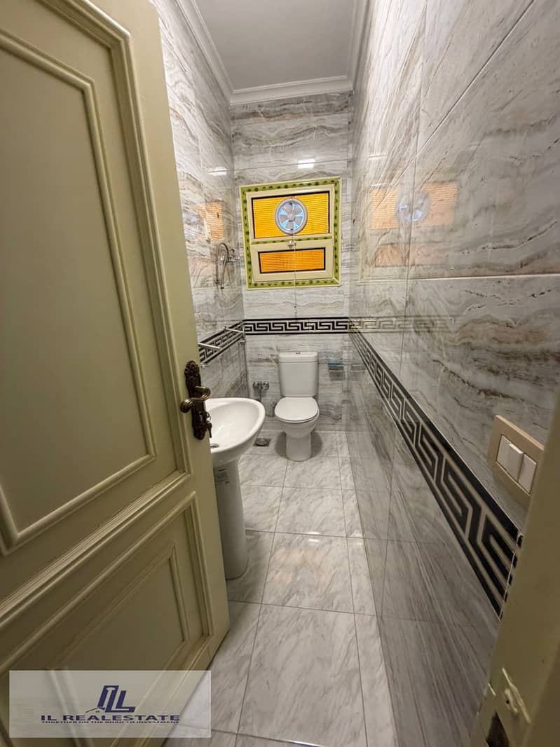 12 e2a6588f-9cf3-425a-84b1-df7b3e88cd65. jpg