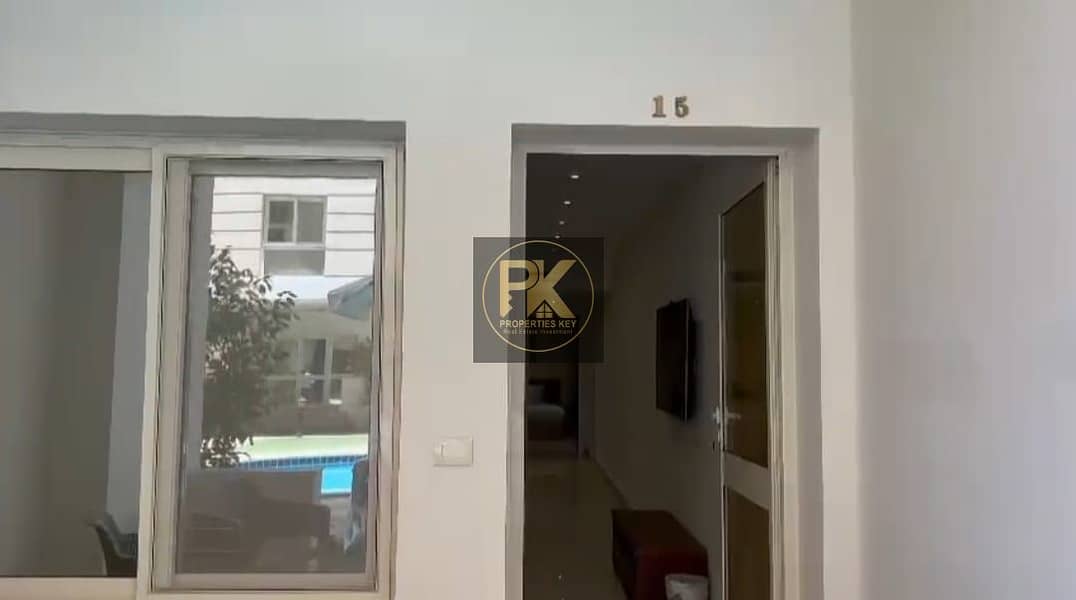 10 323d3e09-63c5-4419-8f61-4da73a891540. jpg