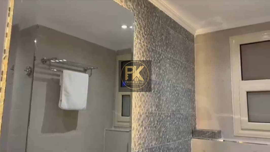 12 bbd6ee28-f1c9-468a-a9f8-f832d36b384f. jpg