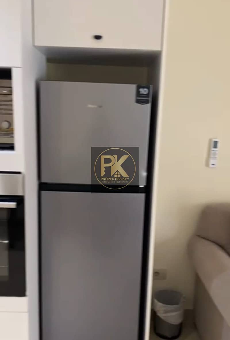 12 657e50e8-8115-4336-ae7d-73923cc90a99. jpg