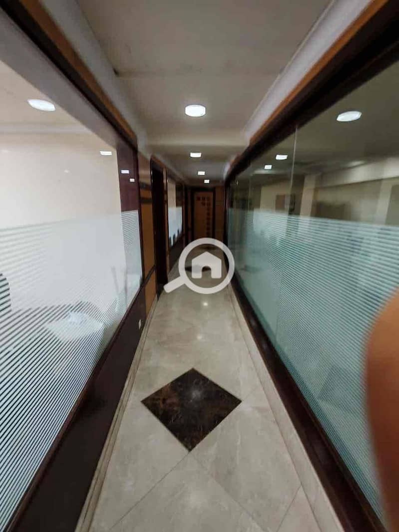 10 dc805b80-4298-43d3-8aaf-f2da6f668f1d. jpg