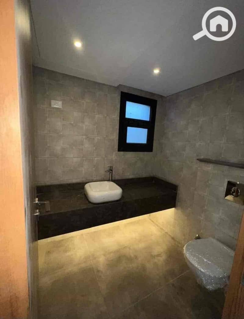 3 0982a5af-1aaa-45b0-8568-fd82a04f7979. jpg