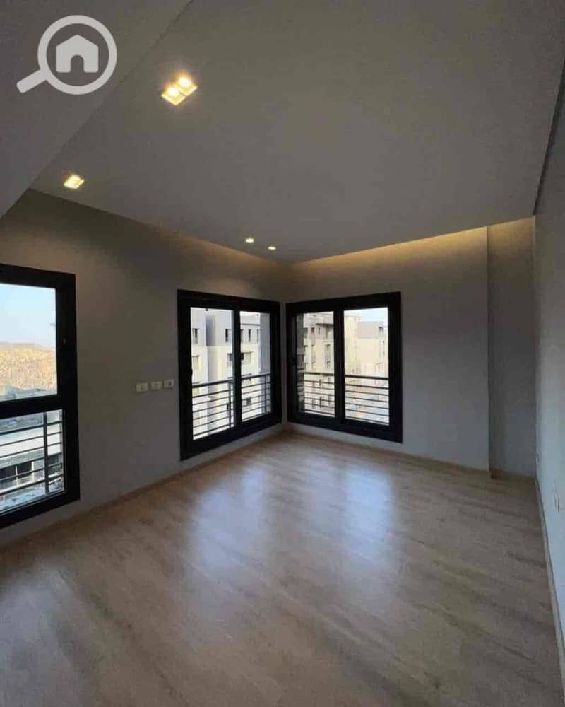 4 4b2dae42-9290-4934-acda-4b3e98151df3. jpg