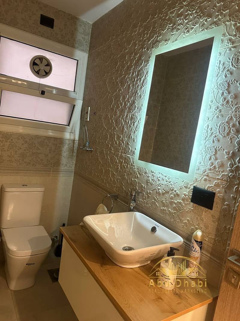 12 5e0e2ae4-6407-46ee-a3f2-e3fed7079b9b. jpg