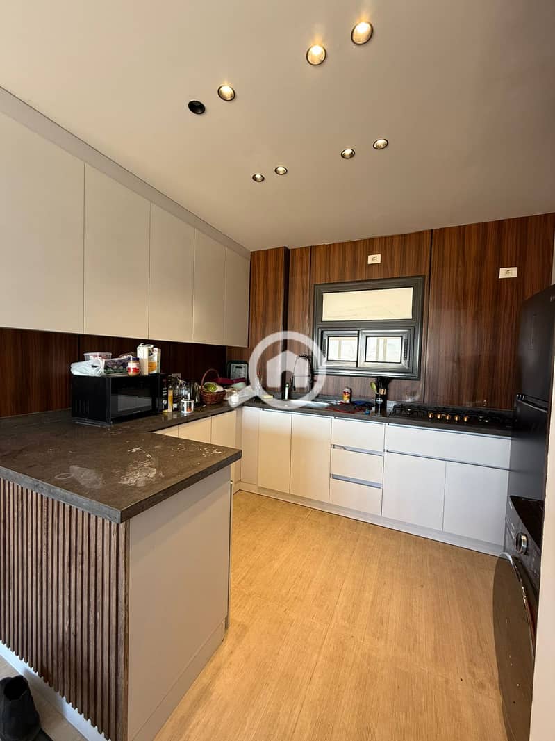 11 baad08fc-b534-48ff-b7c9-e0f971c04b61. jpg