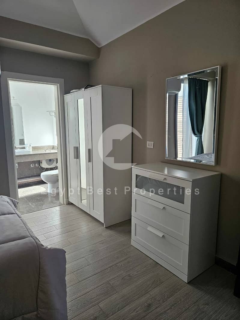 8 a3c27050-f0e3-4b64-a89d-7f4d8a285fc9. jpeg