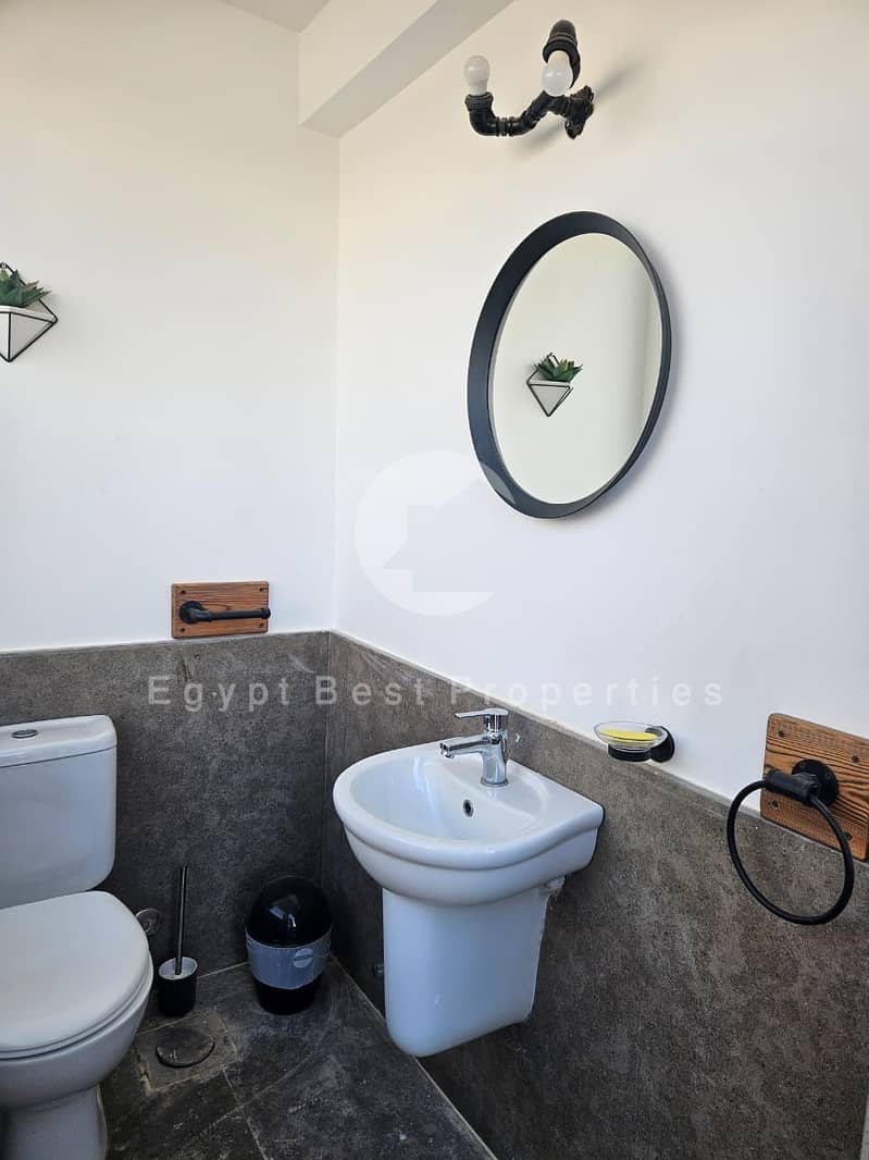 9 917b3a28-1088-4efd-82cf-a4cde6670fbc. jpeg