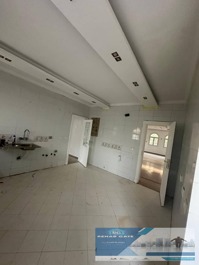 12 8bc0a816-836a-4065-9aed-310dcf3a18d8. jpg