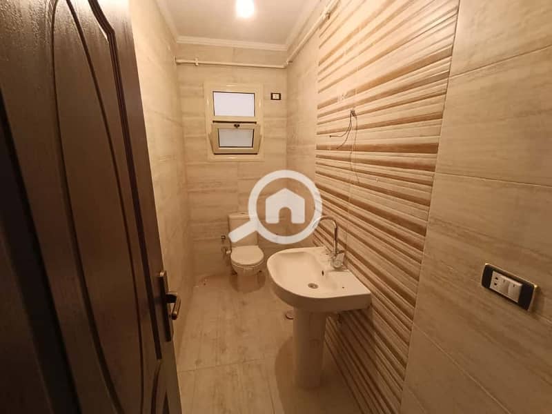 10 eb2c5d5f-ade9-43c4-917a-f8570e20ad53. jpeg