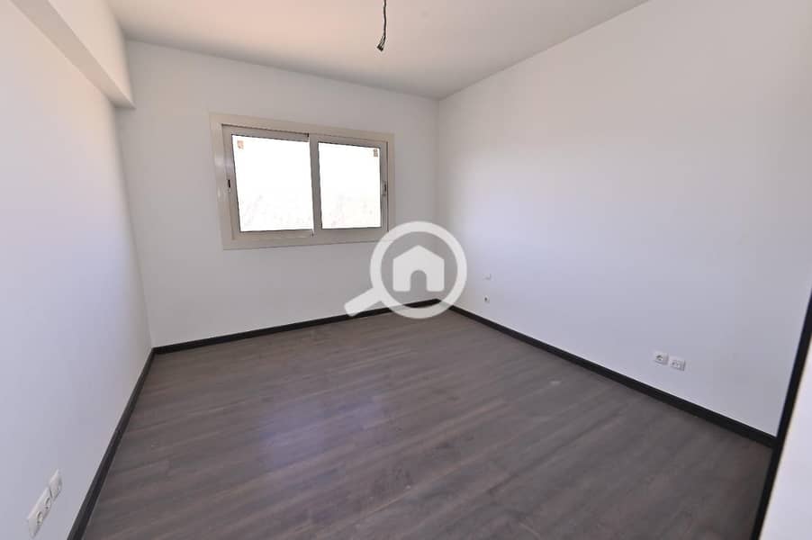 2 7f1840eb-5007-4d7d-bb00-b1ddeeb4360c. jpg