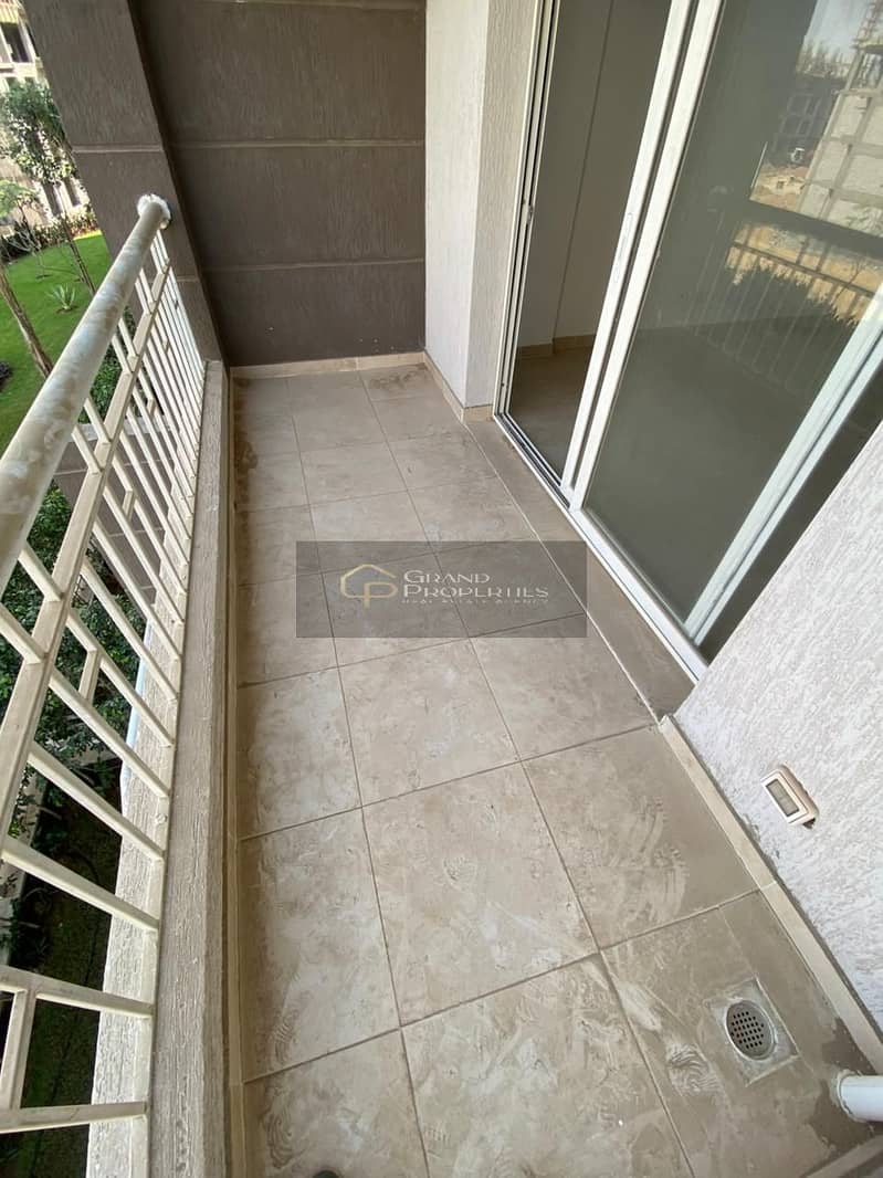 12 9372ac6d-c141-4bc8-81f9-38bcfa399eb5. jpg