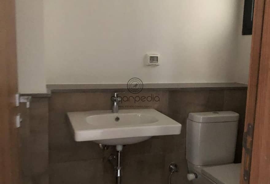 10 b48584ca-b6b8-4372-9266-797a5e2386ac. jpg