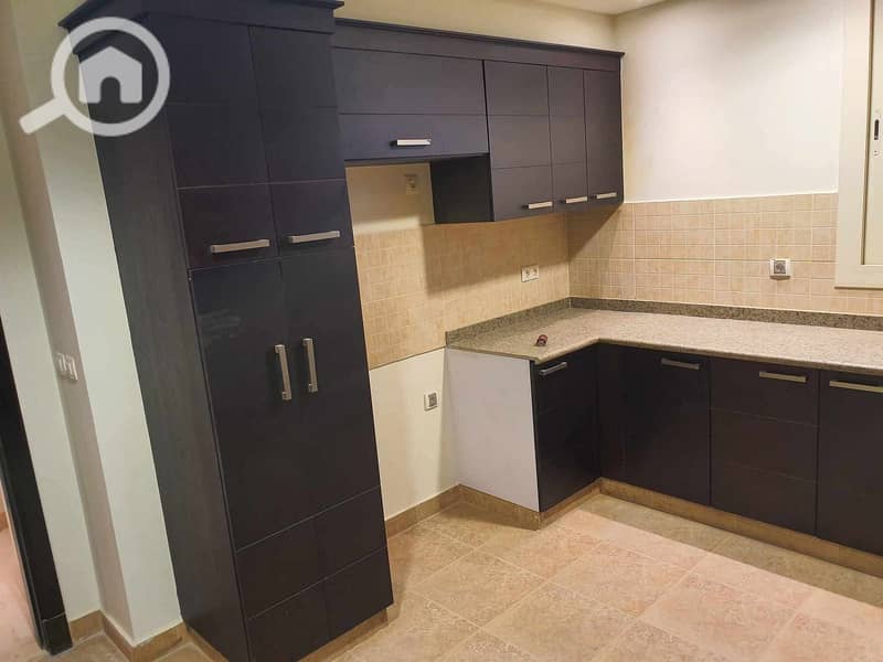 4 2fdae5ed-4e7b-4170-bb59-681181ec3a04. jpg