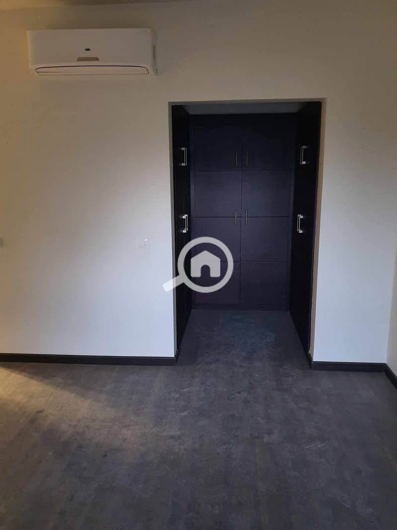 7 7c419951-98bf-44b8-8f32-ac929f4e7897. jpg