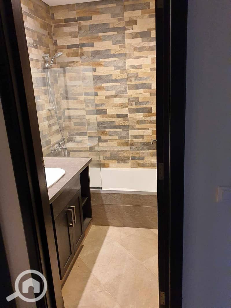 10 97984eb6-61c9-48f6-b7cd-810d96593699. jpg