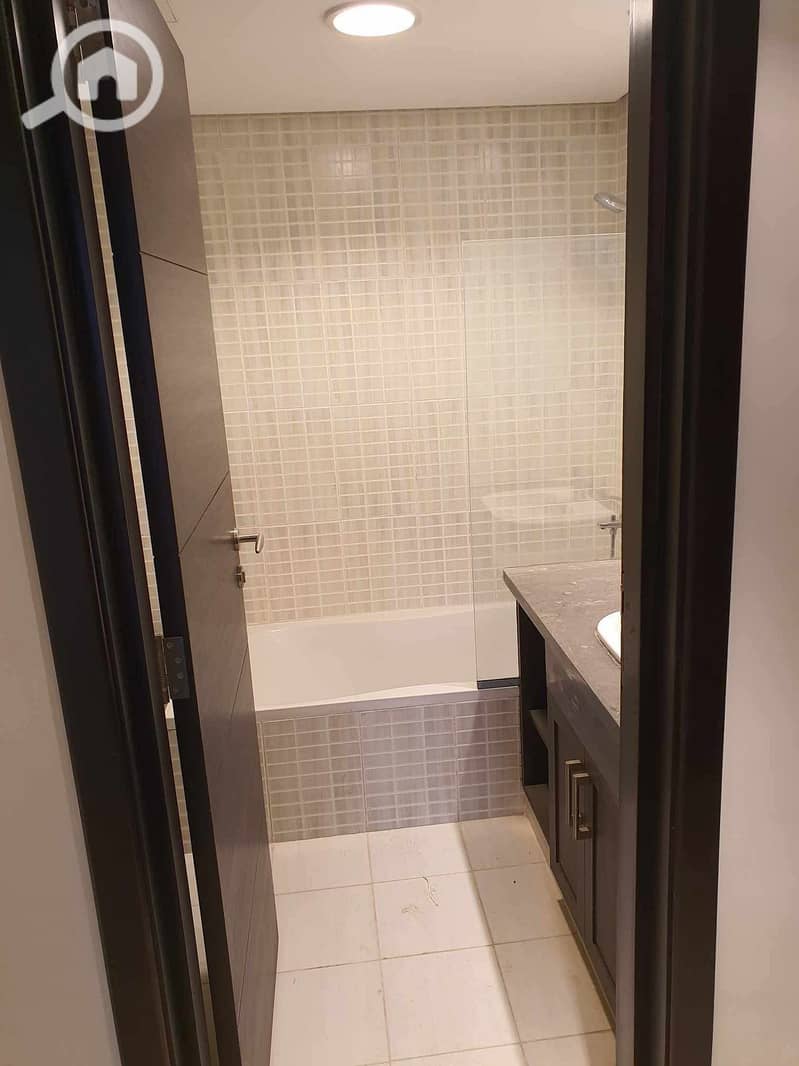 14 b1893b39-ac5a-45df-aa70-1176f0a722e8. jpg