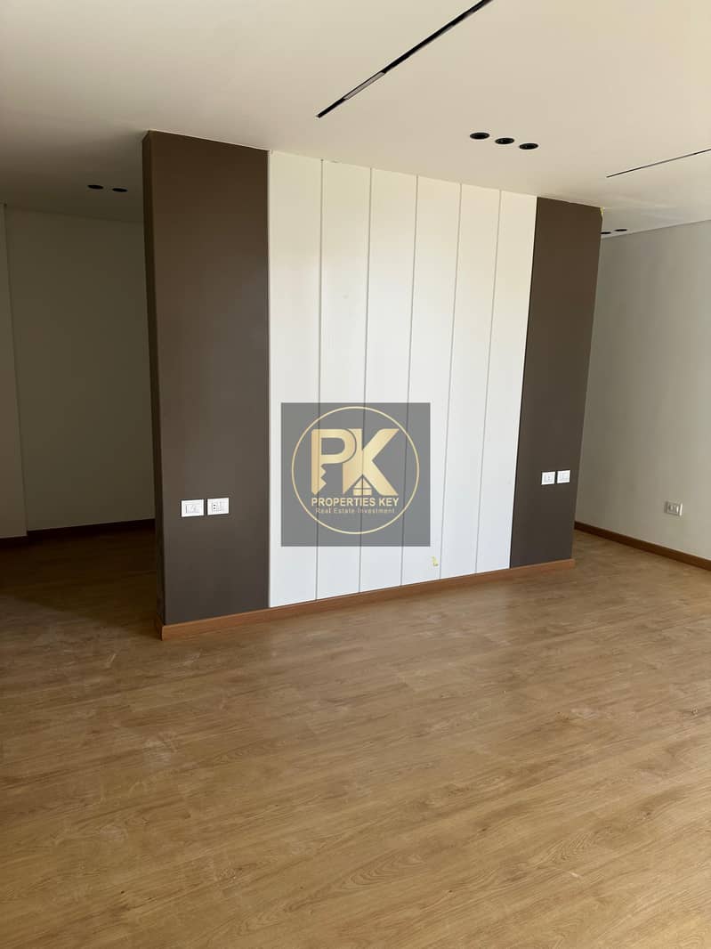 12 E9B16318-33D2-4094-9691-F32C46F2516D. jpeg