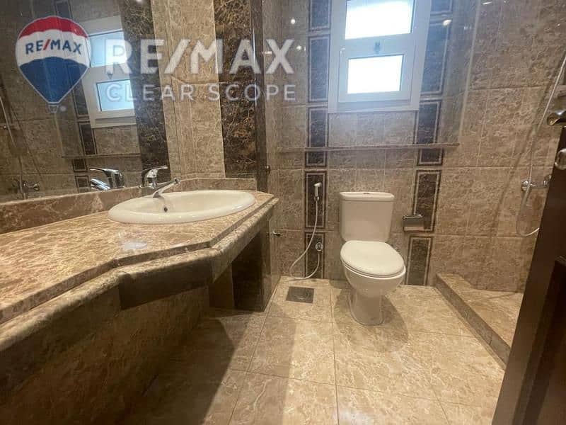 7 a4fd3a3e-a970-470f-95cf-7e9c77c585a7. jpg