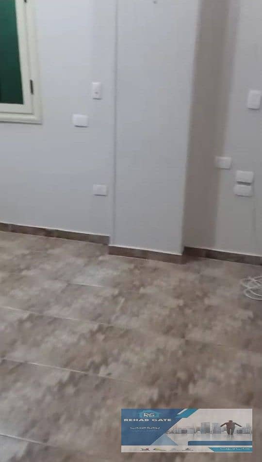 24 b744a1df-a3ac-4645-970e-905a93fe4a8a. jpg