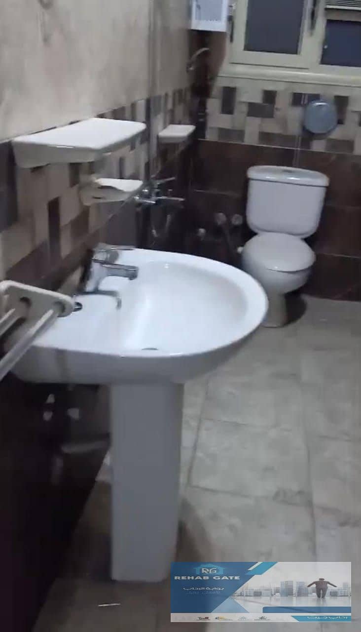 32 ea87483a-9caf-4469-b92c-404c716b3e9a. jpg