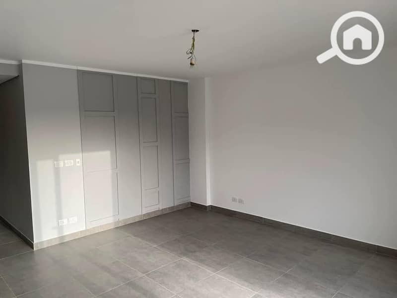 6 451742644_877007950990390_326049924473756698_n. jpg