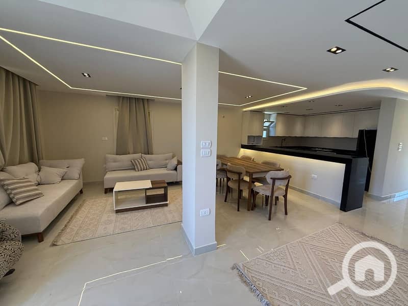 12 051de853-976f-4f51-90c2-72aba331e9b2. jpeg