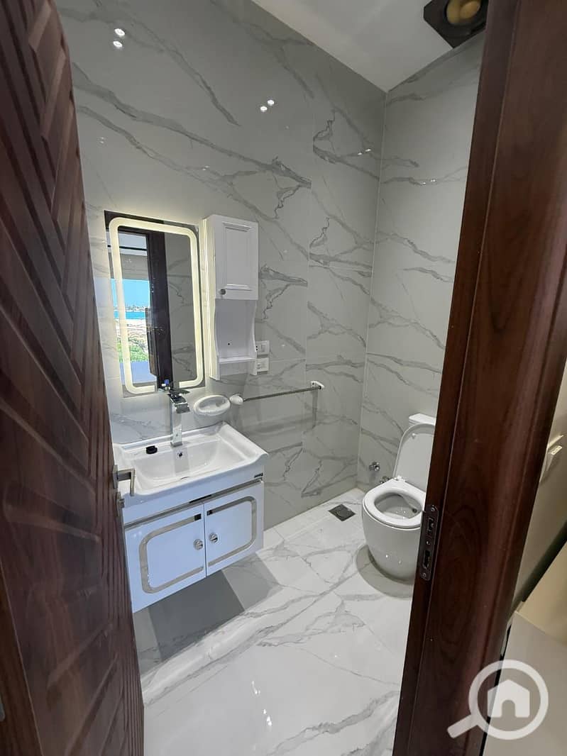 27 9756b37b-12d7-4495-8a3b-7fb5397f0a2e. jpeg