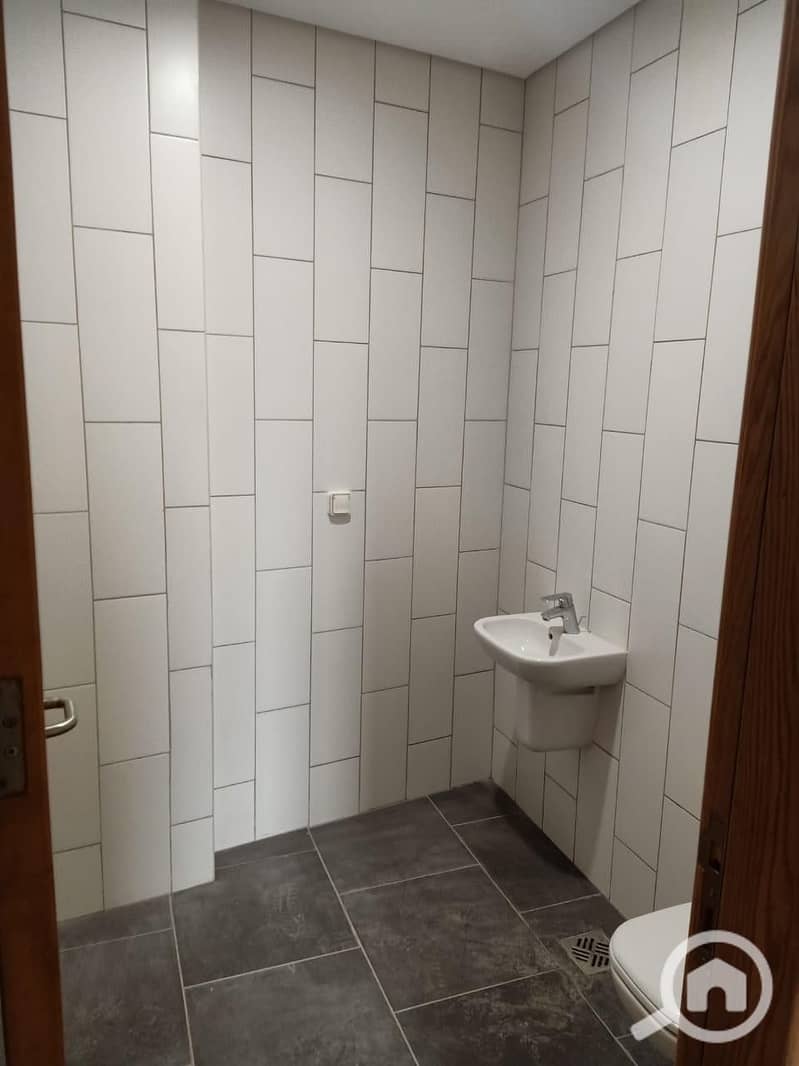 4 584b7f4d-2808-43b9-a7aa-ca5ec653c5ad. jpeg