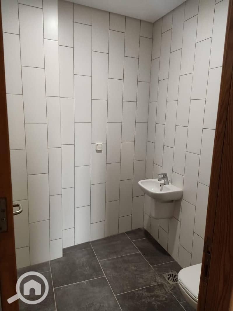 10 584b7f4d-2808-43b9-a7aa-ca5ec653c5ad. jpeg