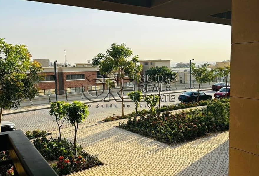 2 dffa93ee-8af5-42b6-b84d-2facb1e0d0d4. jpg