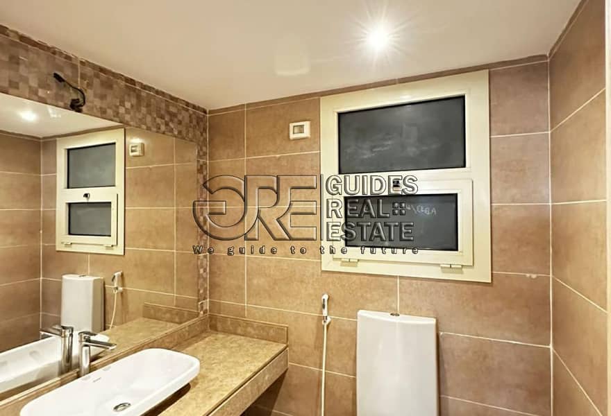 16 5e6a30da-c7b5-49d3-968f-4108e96cc7fb. jpg