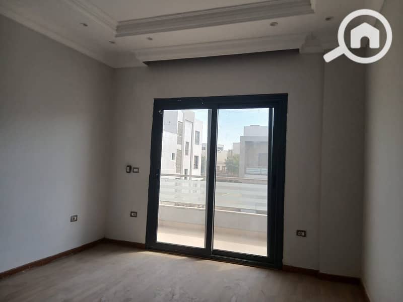 10 cebd88ba-6240-4ce2-98a1-fd0f30279477. jpg