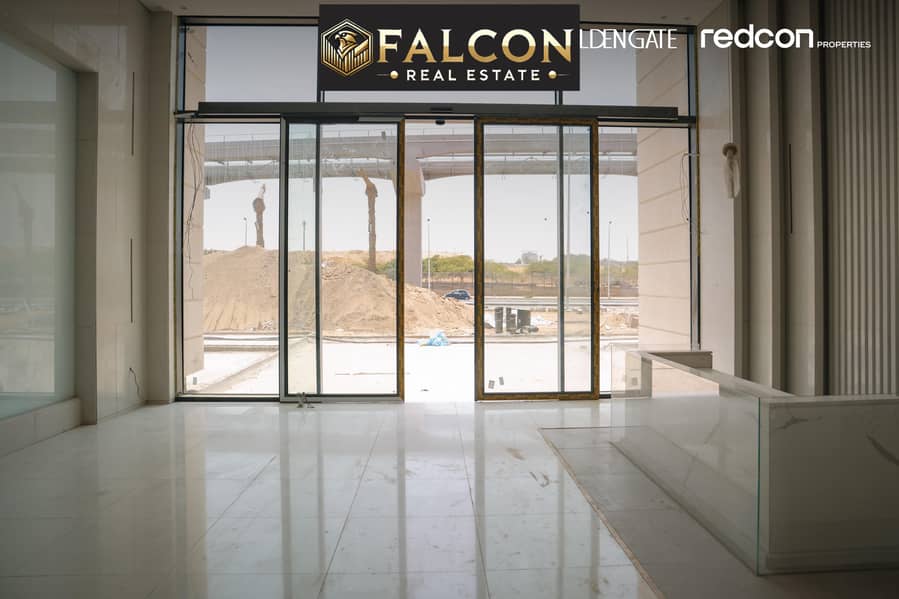 For sale: Prime location office with two facades in the heart of New Cairo's Fifth Settlement, directly on 90th Street in Golden Gate. – další