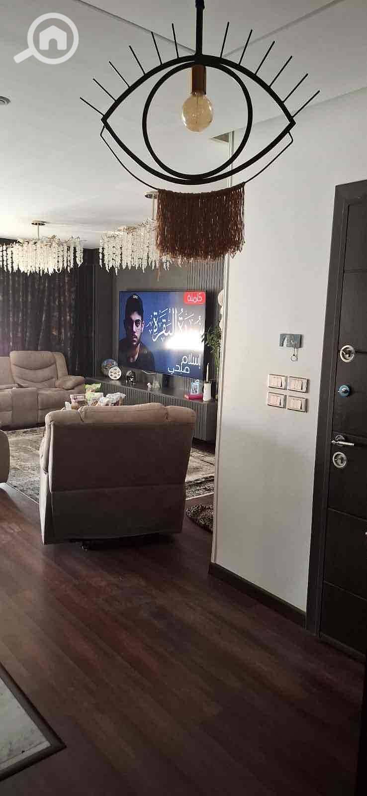 10 eab1eb2c-92b0-4a48-9e08-e18c45d41fda. jpg