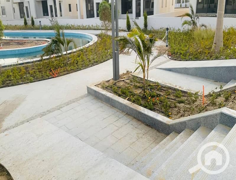 8 73a18c08-6001-429f-8e2b-23794ff58316. jpg