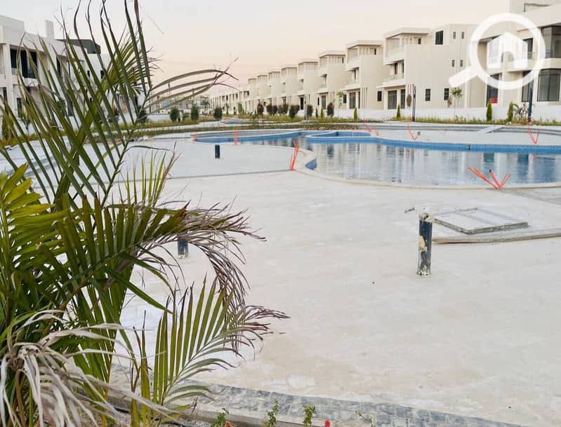 10 25558b46-016c-46f3-8b8a-4f585cf2dfd8. jpg