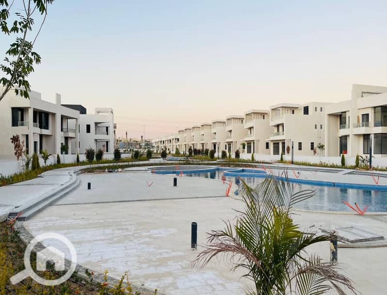 12 69870473-2898-484a-9014-e83d2c19883a. jpg